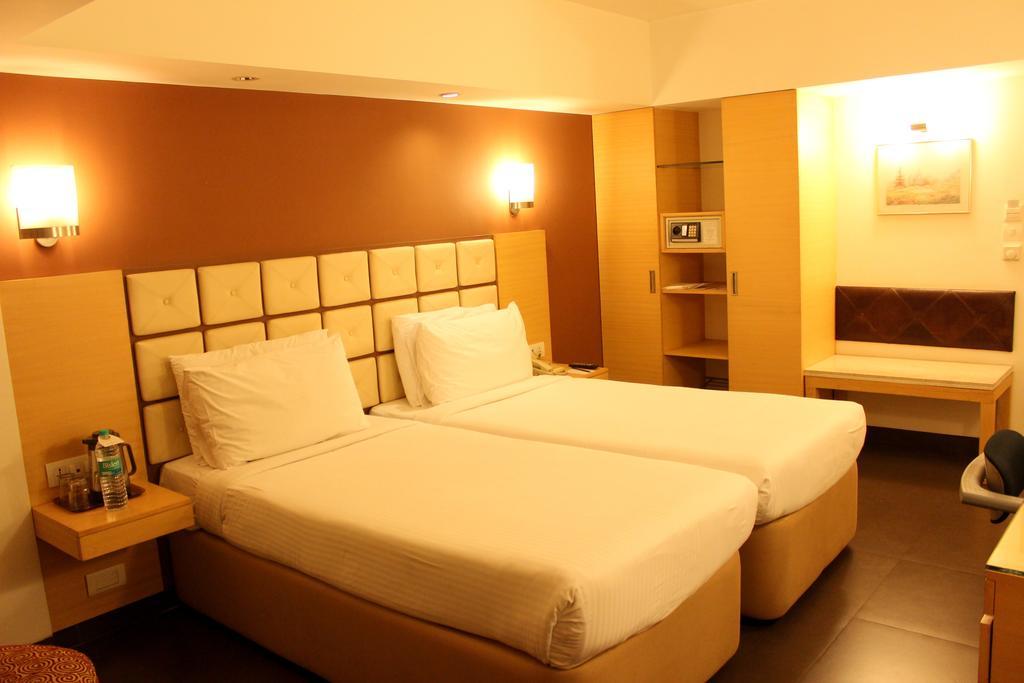 Hotel Sagar Plaza City Centre Pune Dış mekan fotoğraf