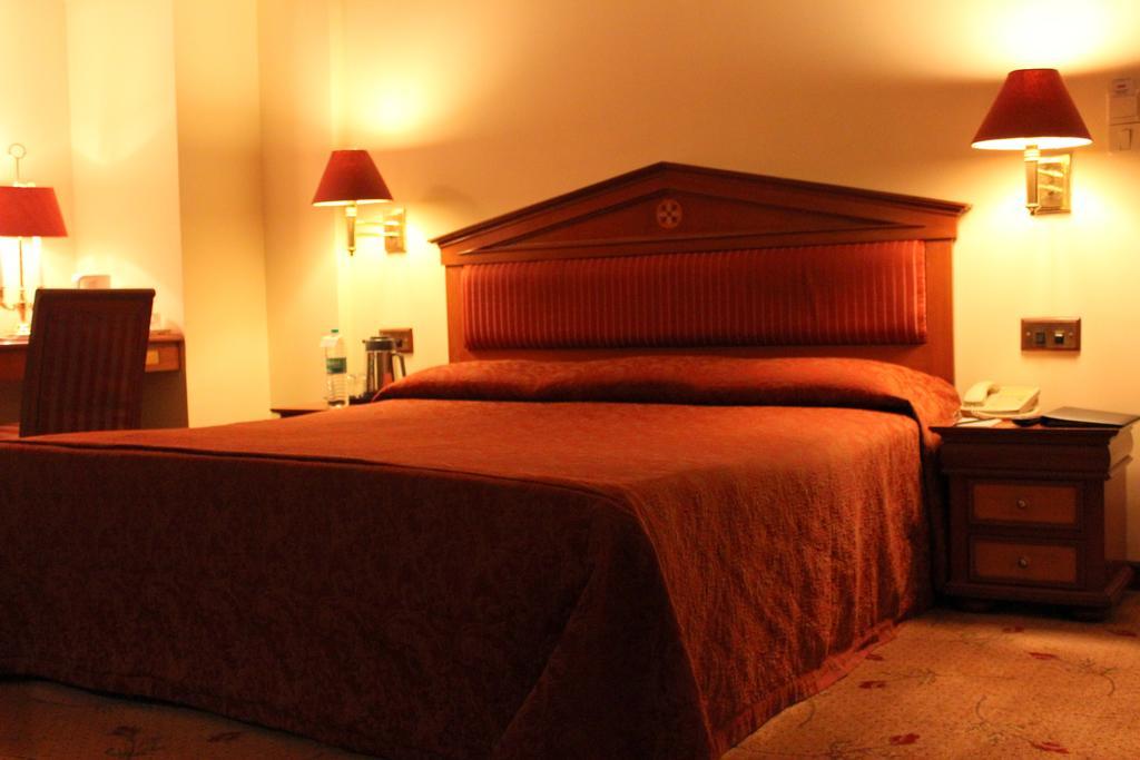 Hotel Sagar Plaza City Centre Pune Oda fotoğraf