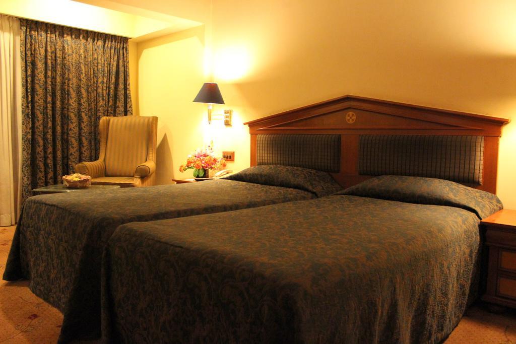 Hotel Sagar Plaza City Centre Pune Oda fotoğraf